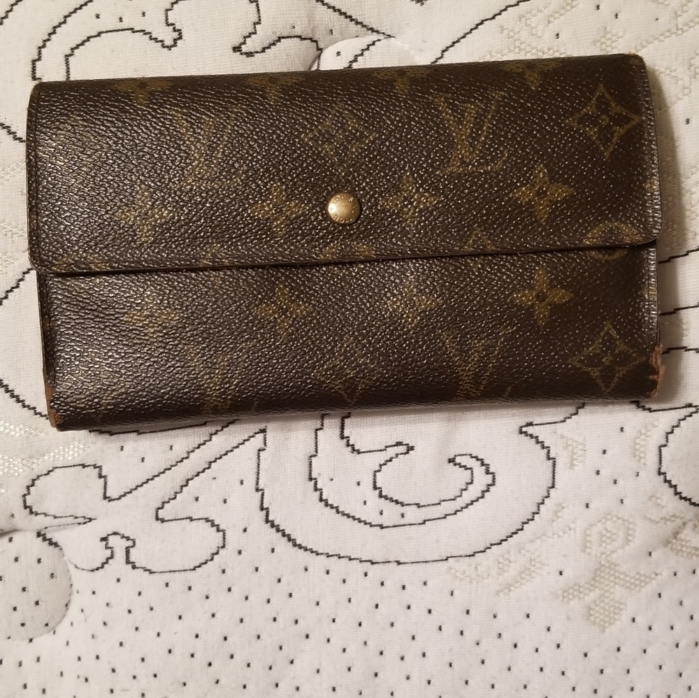 Authentic Louis Vuitton International wallet